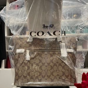 Coach Signature Gallery Tote Zipper Bag